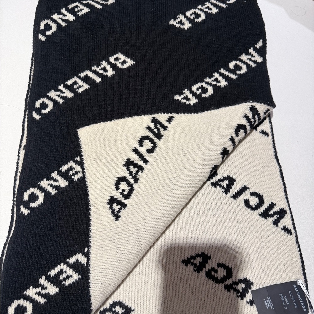 Balenciaga Monochrome Logo Knit Scarf